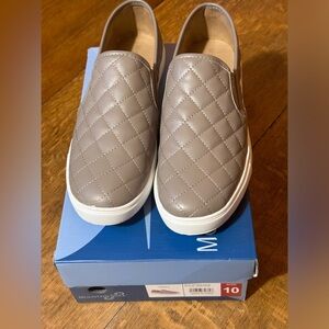 Mountain sole new in box slip‎ on sneaker sz 10